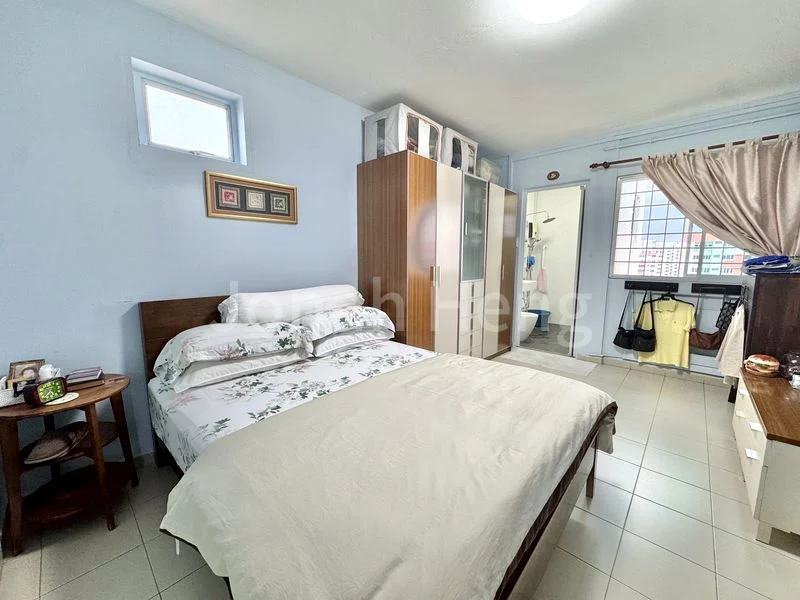 4 Room (4A) HDB for Sale in 402 Yishun Ring Road - Image 7