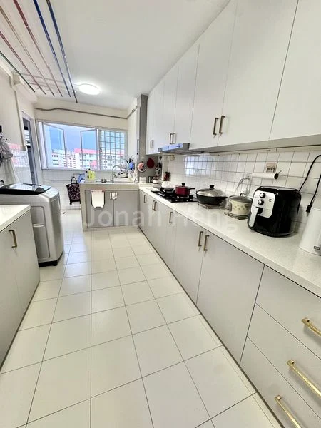 4 Room (4A) HDB for Sale in 402 Yishun Ring Road - Image 4