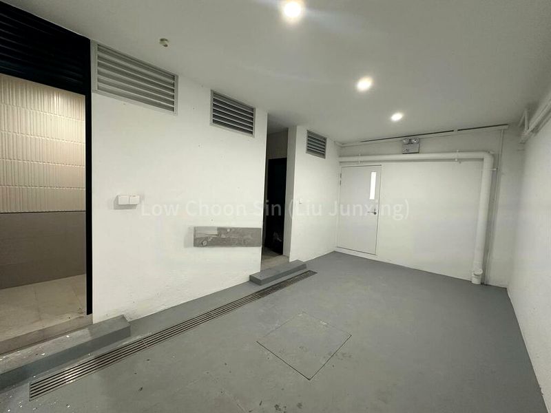 Other Retail for Rent: Macpherson Road Shop - Image 1
