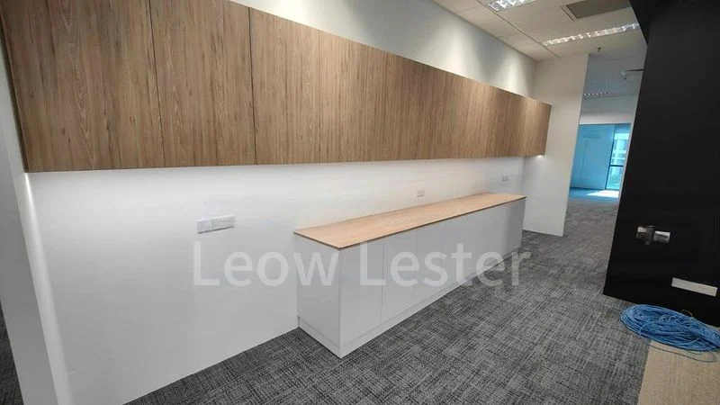 Light Industrial (B1) for Rent: 8m high ramp-up warehouse, industrial use, 20kn floor load, 40-foot access. - Image 1