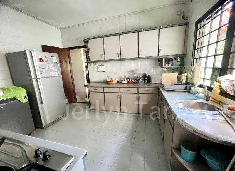 5 Bed Semi-Detached House (Landed) for Sale in Eastwood Ville - Image 5