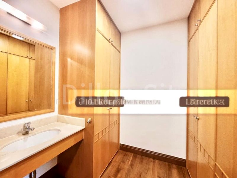 4 Bed Condo for Sale in  River Place - Image 1