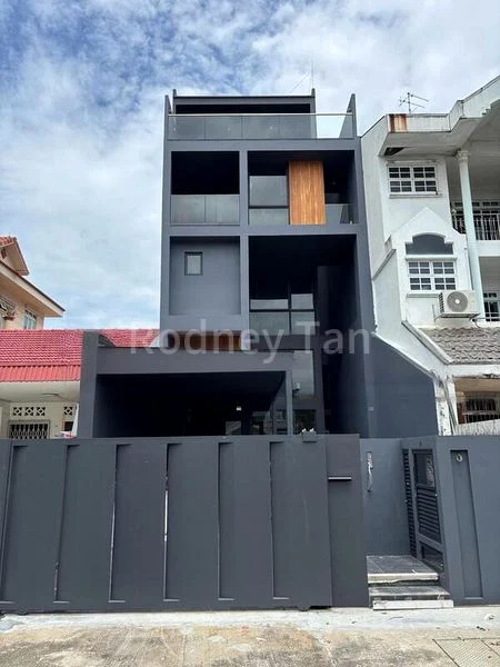 6 Bed Terraced House (Landed) for Sale in Fortuna Gardens - Image 1