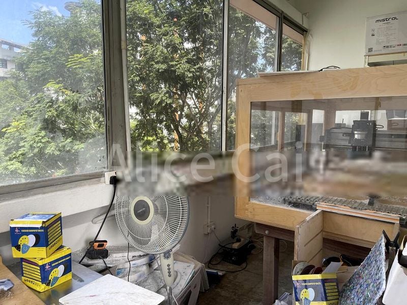 Light Industrial (B1) for Rent: Jun Jie Industrial Building - Image 2