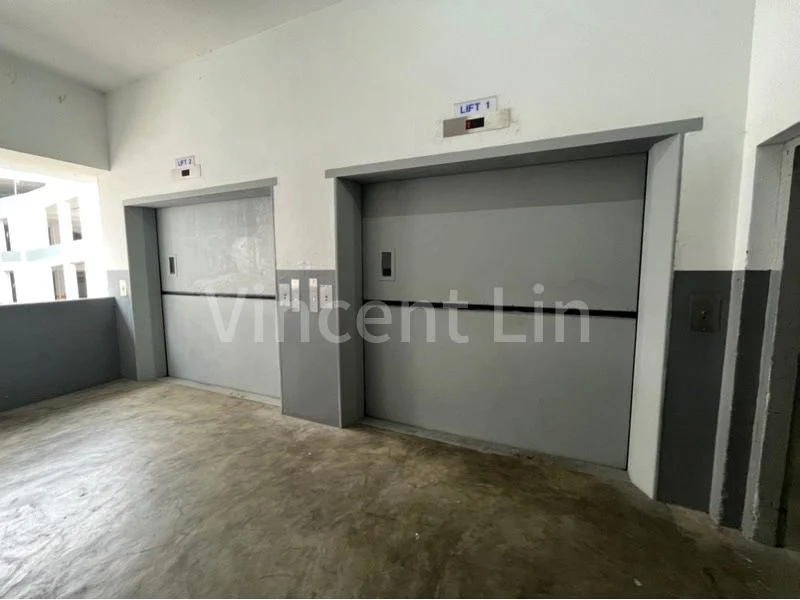 Light Industrial (B1) for Rent in  Tailee Industrial Building - Image 3