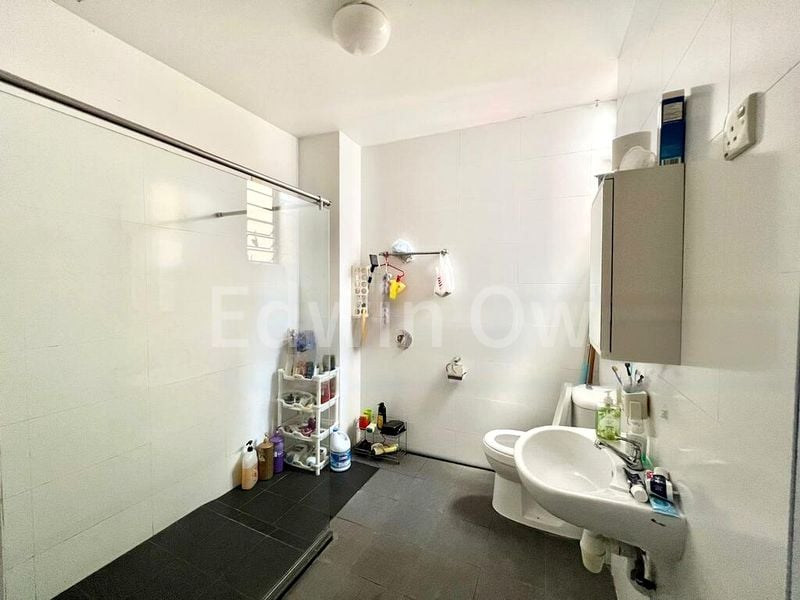 4 Bed Terraced House (Landed) for Sale in  Lengkong Tiga - Image 15