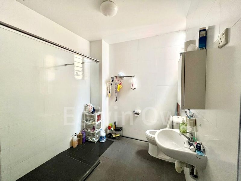 4 Bed Terraced House (Landed) for Sale in  Lengkong Tiga - Image 4