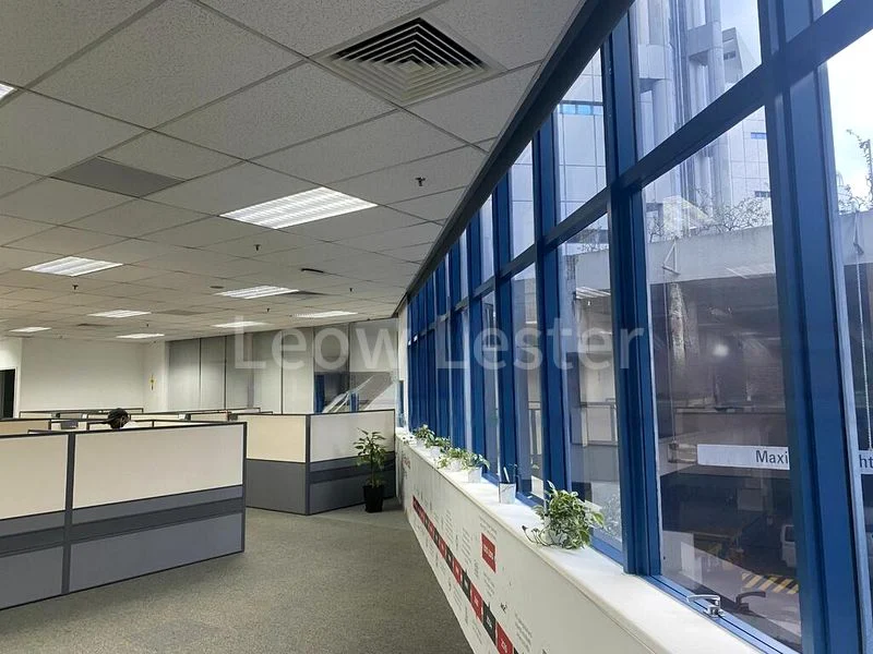 Light Industrial (B1) for Rent: Fitted IT technology office for 70 pax near mrt station, with gym, cafes, supermarket & foodcourt. - Image 7