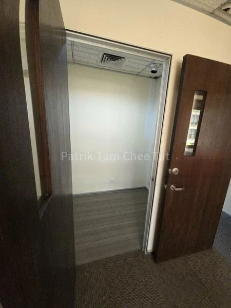 Office for Rent: Iob Building - Image 6