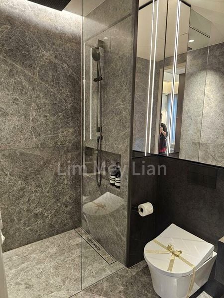1 Bed Condo for Sale in Asia Square Towers - Image 1