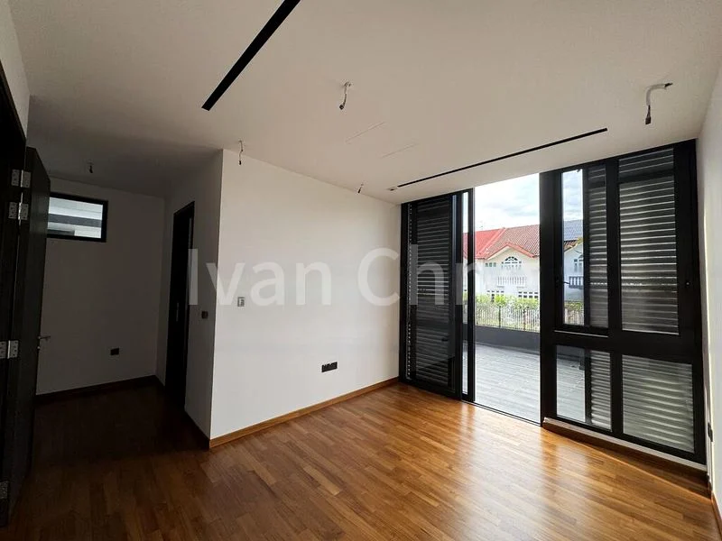 5 Bed Corner Terrace (Landed) for Sale in  JLB Residences - Image 1