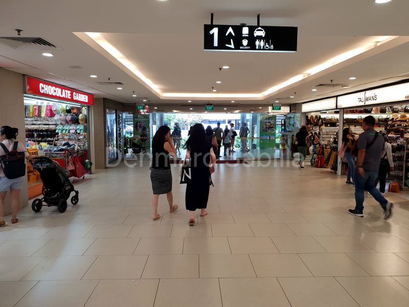 Shop / Shophouse for Sale in  Lucky Plaza - Image 1