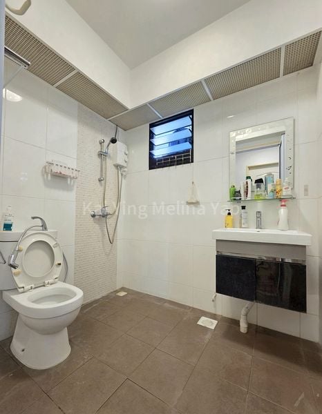 4 Room (4A) HDB for Sale in 997A Buangkok Crescent - Image 9