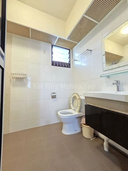 4 Room (4A) HDB for Sale in 997A Buangkok Crescent - Image 10