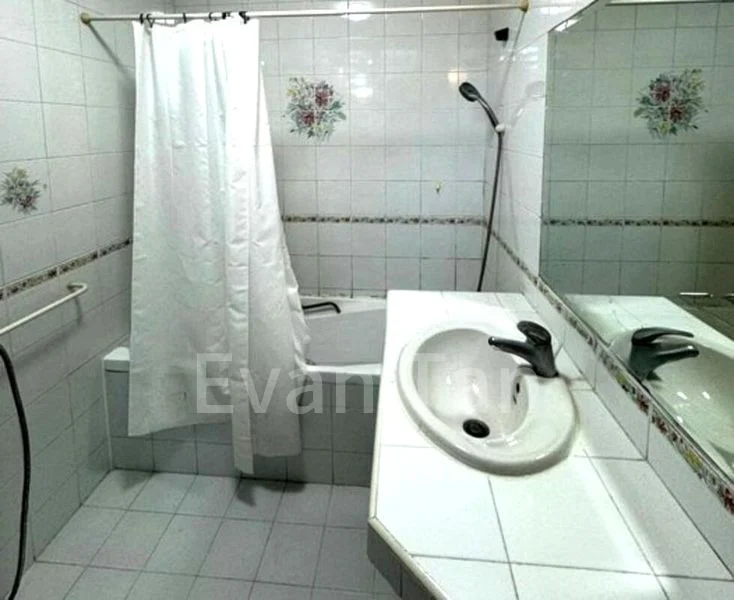 Room (Condo) for Rent in Kum Hing Court - Image 5