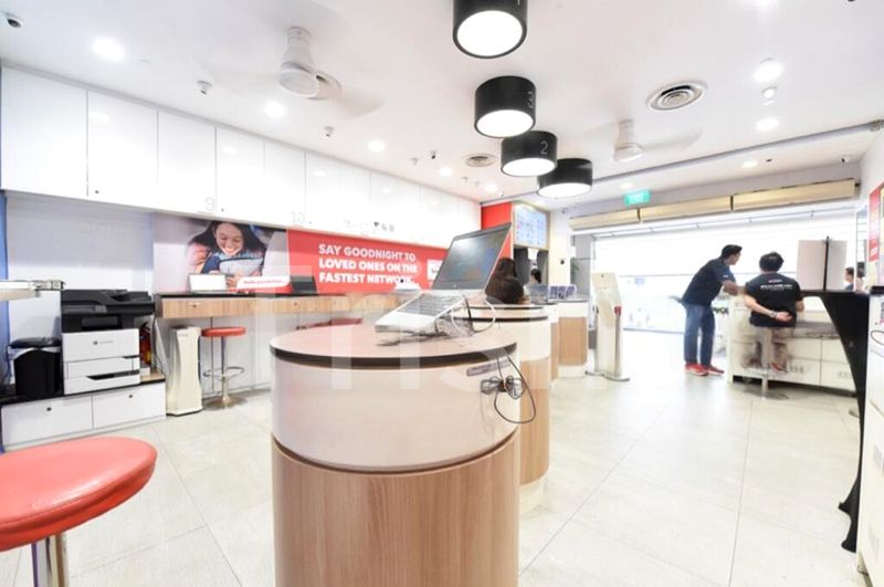 Shop / Shophouse for Rent: Lucky Plaza - Image 2