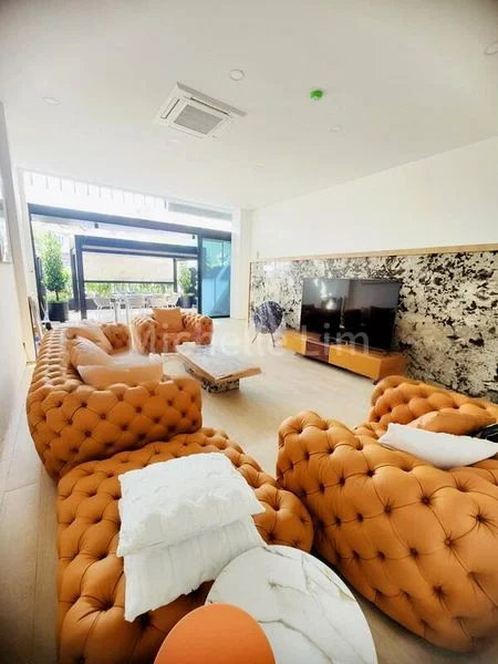 6 Bed Terraced House (Landed) for Sale in  Hillvista - Image 1