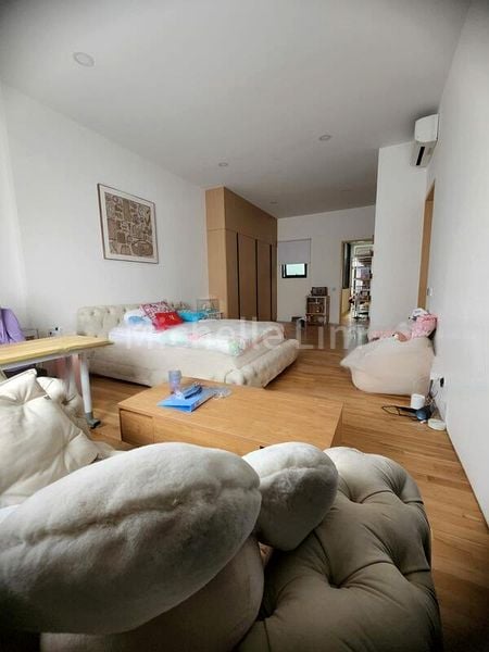 6 Bed Terraced House (Landed) for Sale in  Hillvista - Image 2