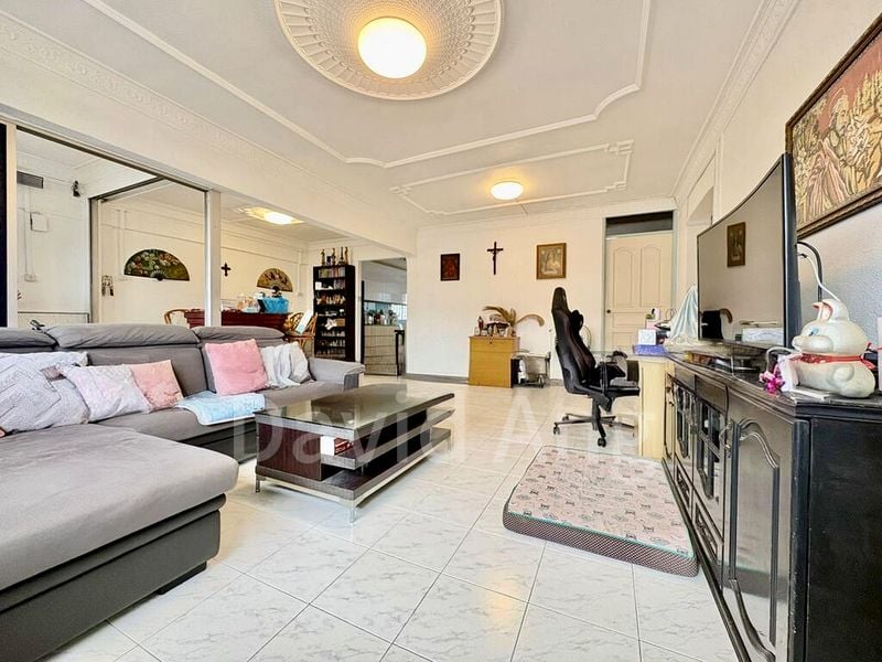 5 Room (5I) HDB for Sale in  805 Yishun Ring Road - Image 1