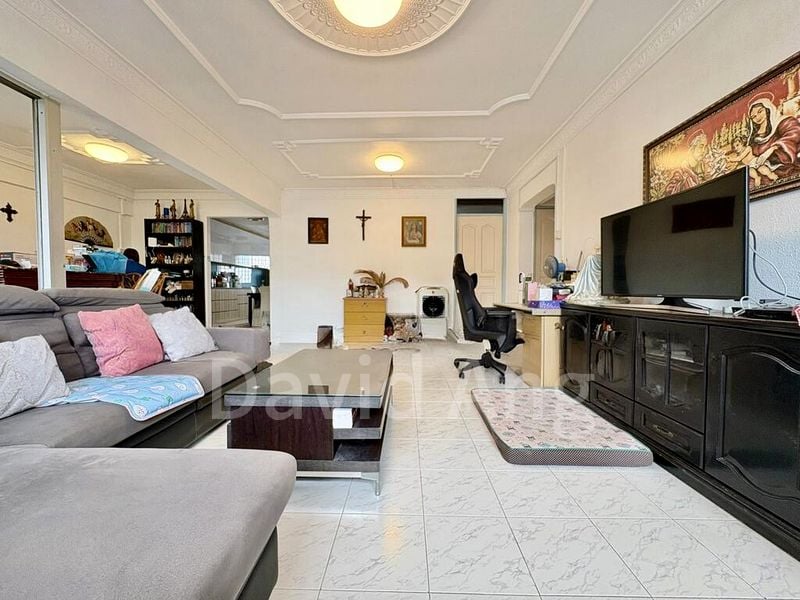 5 Room (5I) HDB for Sale in  805 Yishun Ring Road - Image 3