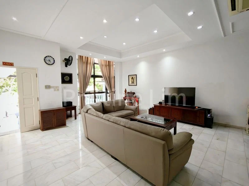 5 Bed Terraced House (Landed) for Sale in  King's Lodge - Image 2