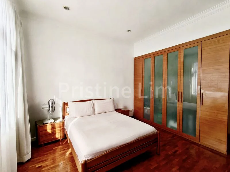 5 Bed Terraced House (Landed) for Sale in  King's Lodge - Image 5