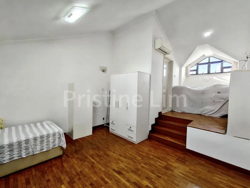 5 Bed Terraced House (Landed) for Sale in  King's Lodge - Image 6