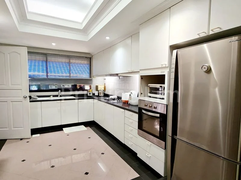 5 Bed Terraced House (Landed) for Sale in  King's Lodge - Image 3