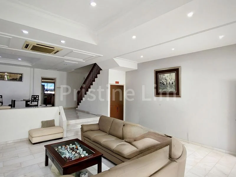 5 Bed Terraced House (Landed) for Sale in  King's Lodge - Image 1