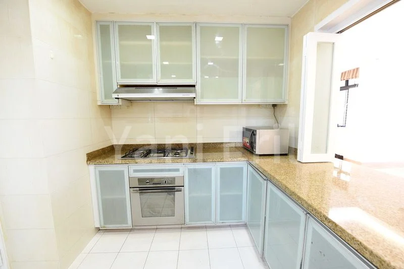 5 Bed Condo for Rent in  Spring Grove - Image 2