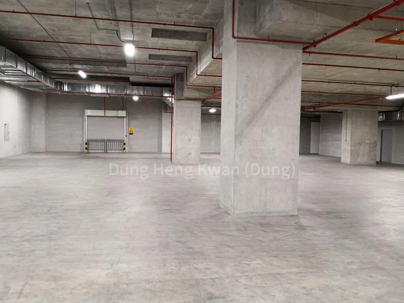 Warehouse for Rent:  Low Rent + 40ft Loading Bays + Office - Image 6
