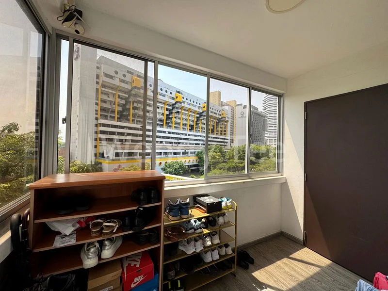 Common Room (HDB) for Rent in  2 Beach Road - Image 5