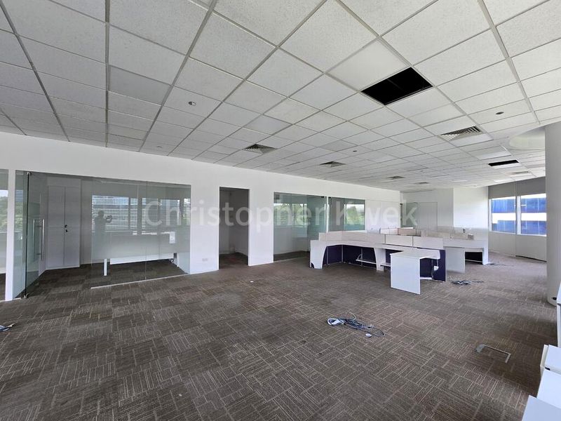 Office for Rent: Alexandra Point - Image 9