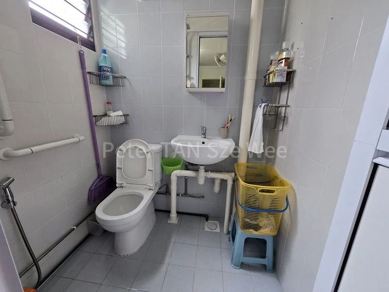 Master Room (HDB) for Rent in  445 Ang Mo Kio Avenue 10 - Image 7