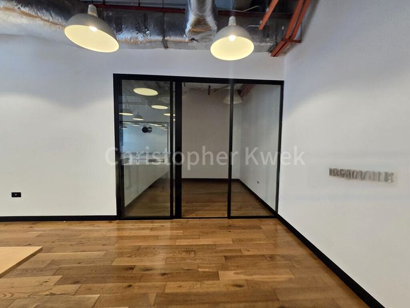 Office for Rent: UE Square - Image 6