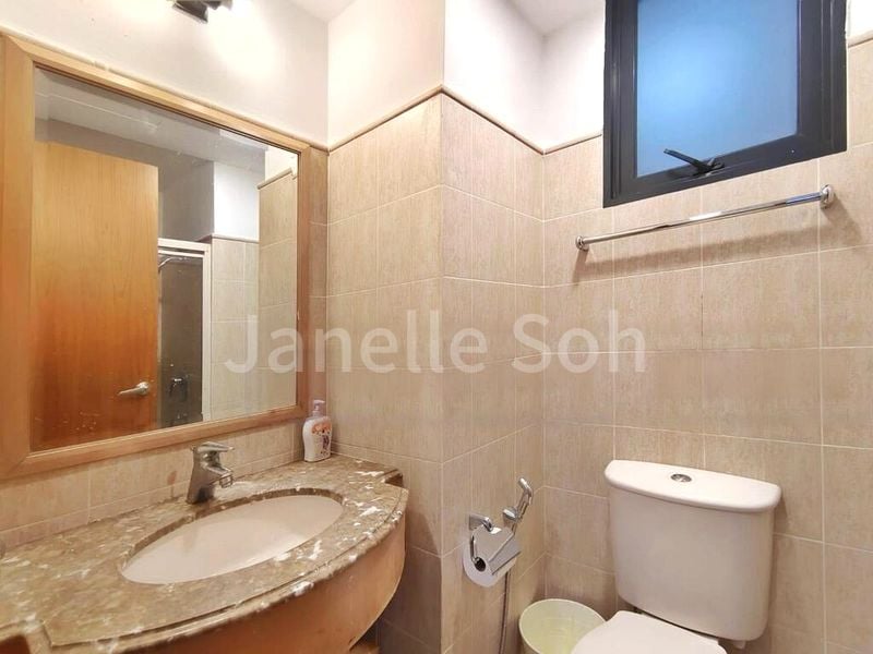 Room (Condo) for Rent in Tanglin View - Image 4