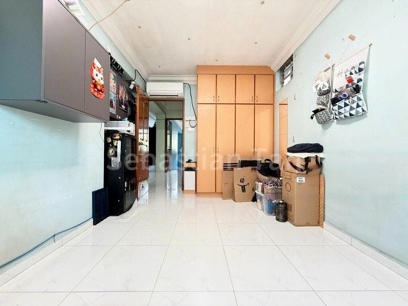 Executive HDB for Sale in  162 Yung Ping Road - Image 13