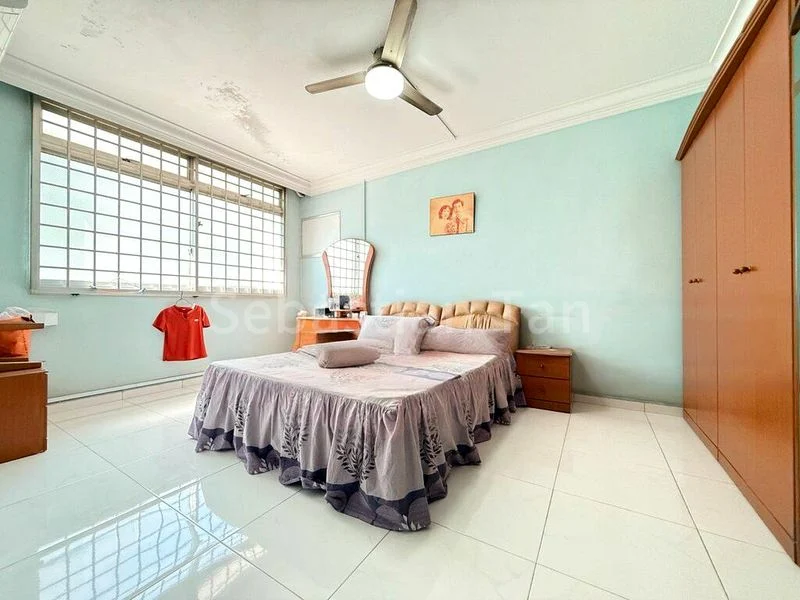 Executive HDB for Sale in  162 Yung Ping Road - Image 8