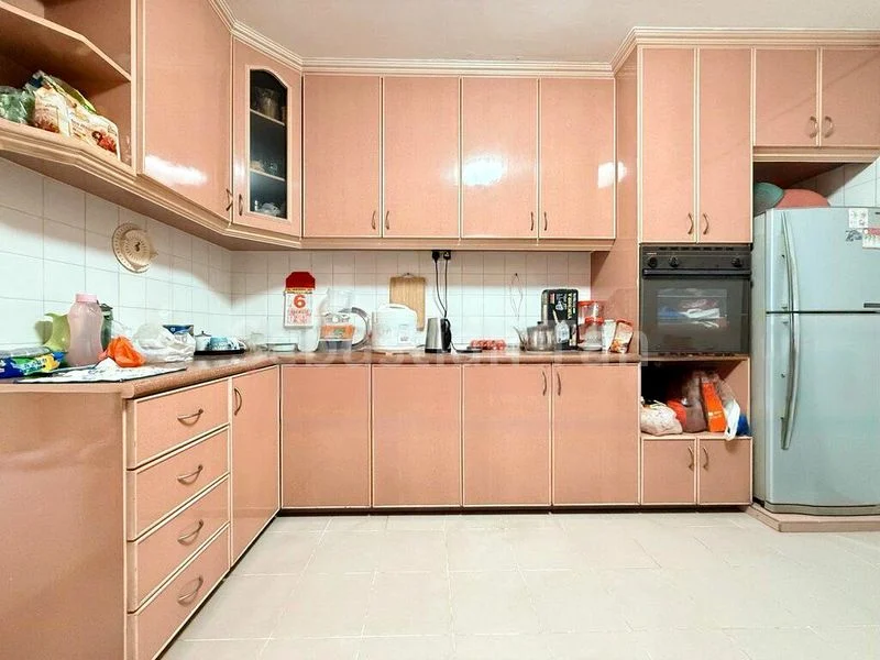 Executive HDB for Sale in  162 Yung Ping Road - Image 6