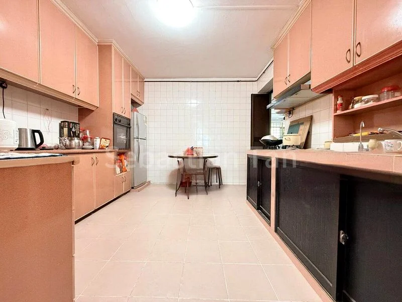 Executive HDB for Sale in  162 Yung Ping Road - Image 5