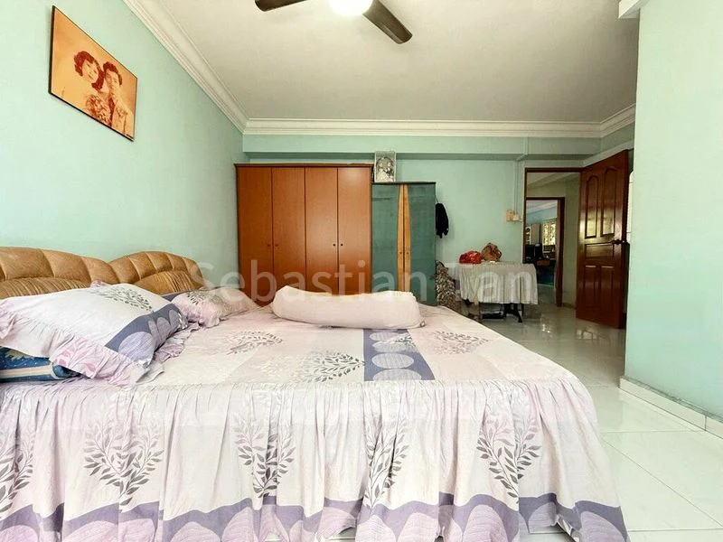 Executive HDB for Sale in  162 Yung Ping Road - Image 9