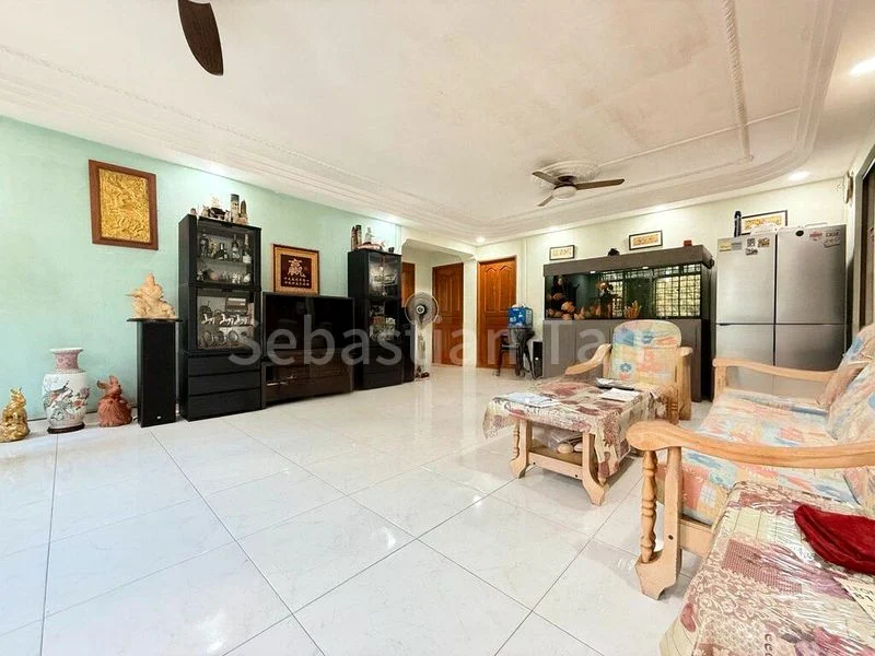 Executive HDB for Sale in  162 Yung Ping Road - Image 1