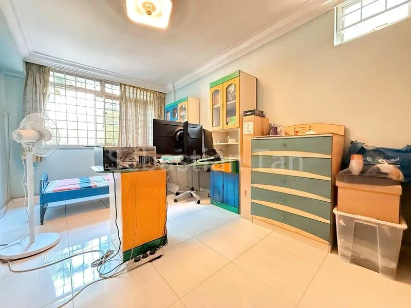 Executive HDB for Sale in  162 Yung Ping Road - Image 10