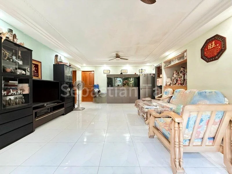 Executive HDB for Sale in  162 Yung Ping Road - Image 2