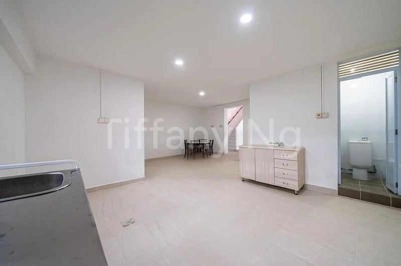 4 Bed Terraced House (Landed) for Rent in  Sennett Estate - Image 5