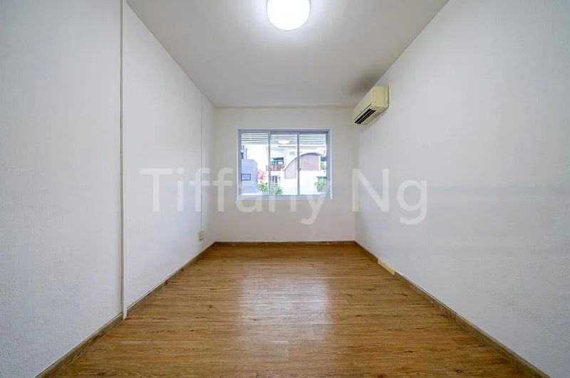 4 Bed Terraced House (Landed) for Rent in  Sennett Estate - Image 10