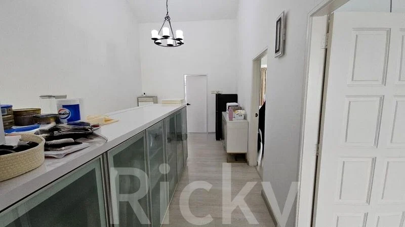 4 Bed Terraced House (Landed) for Sale in  Hougang Avenue 8 - Image 5