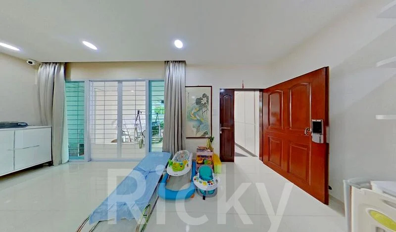 4 Bed Terraced House (Landed) for Sale in  Hougang Avenue 8 - Image 12