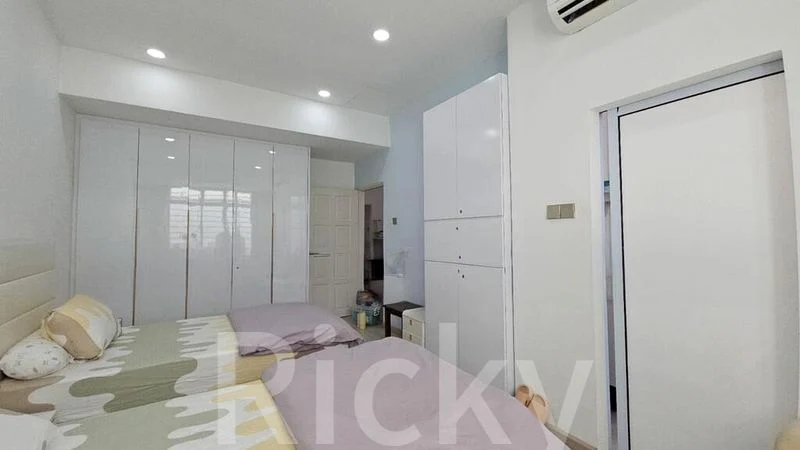 4 Bed Terraced House (Landed) for Sale in  Hougang Avenue 8 - Image 3