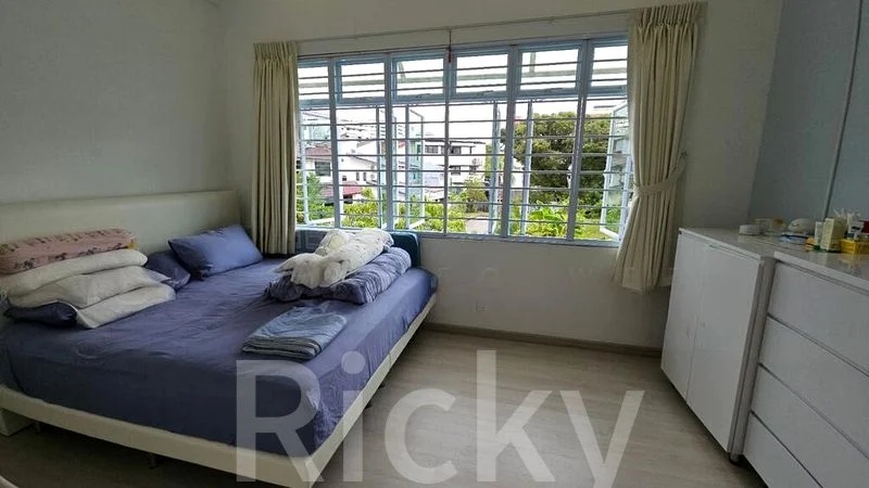 4 Bed Terraced House (Landed) for Sale in  Hougang Avenue 8 - Image 1